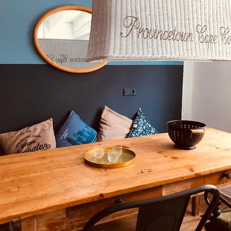 Charmantes Stadthaus Apartment *